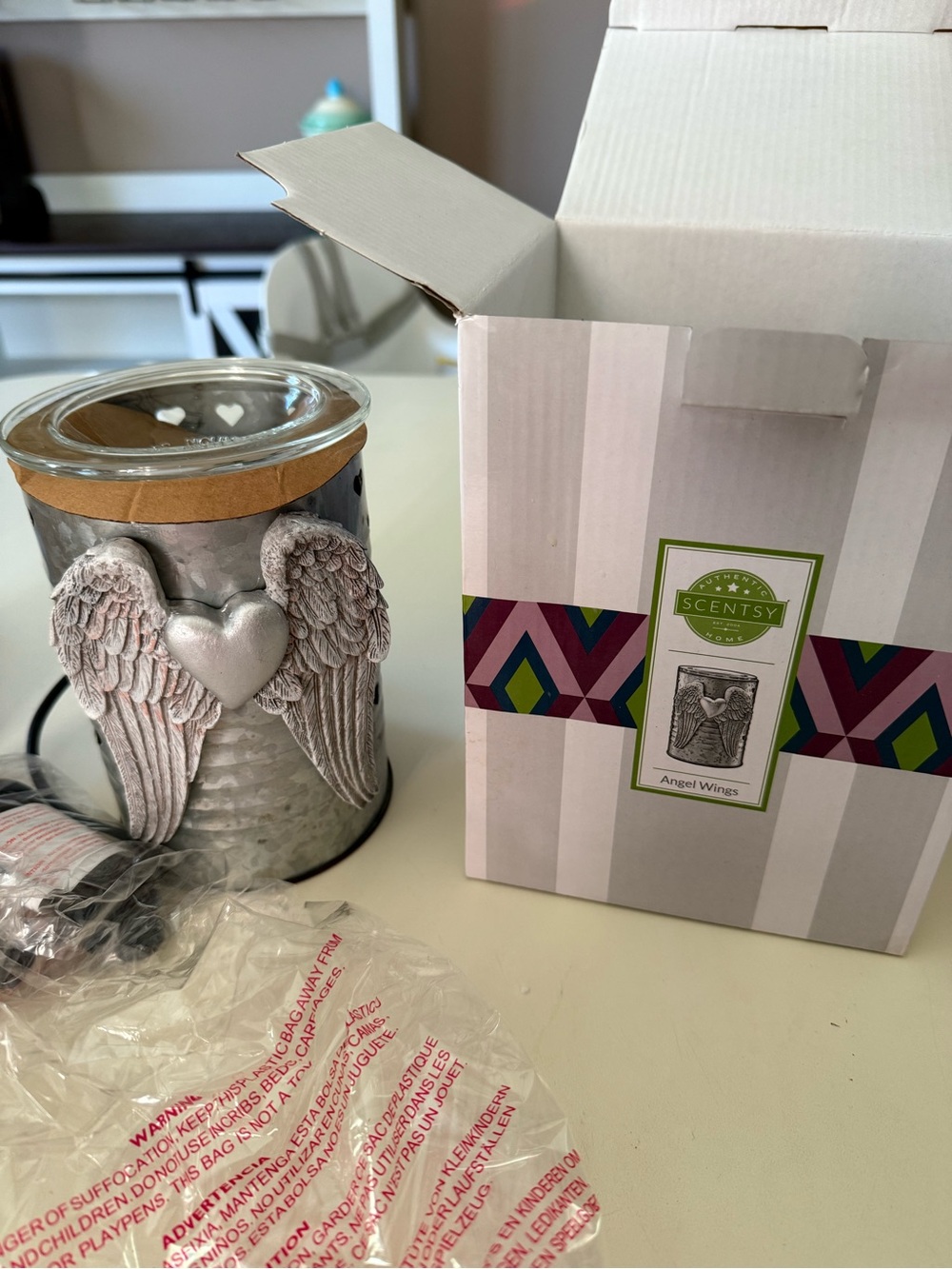 Scentsy Angel Wings Warmer in White and Silver